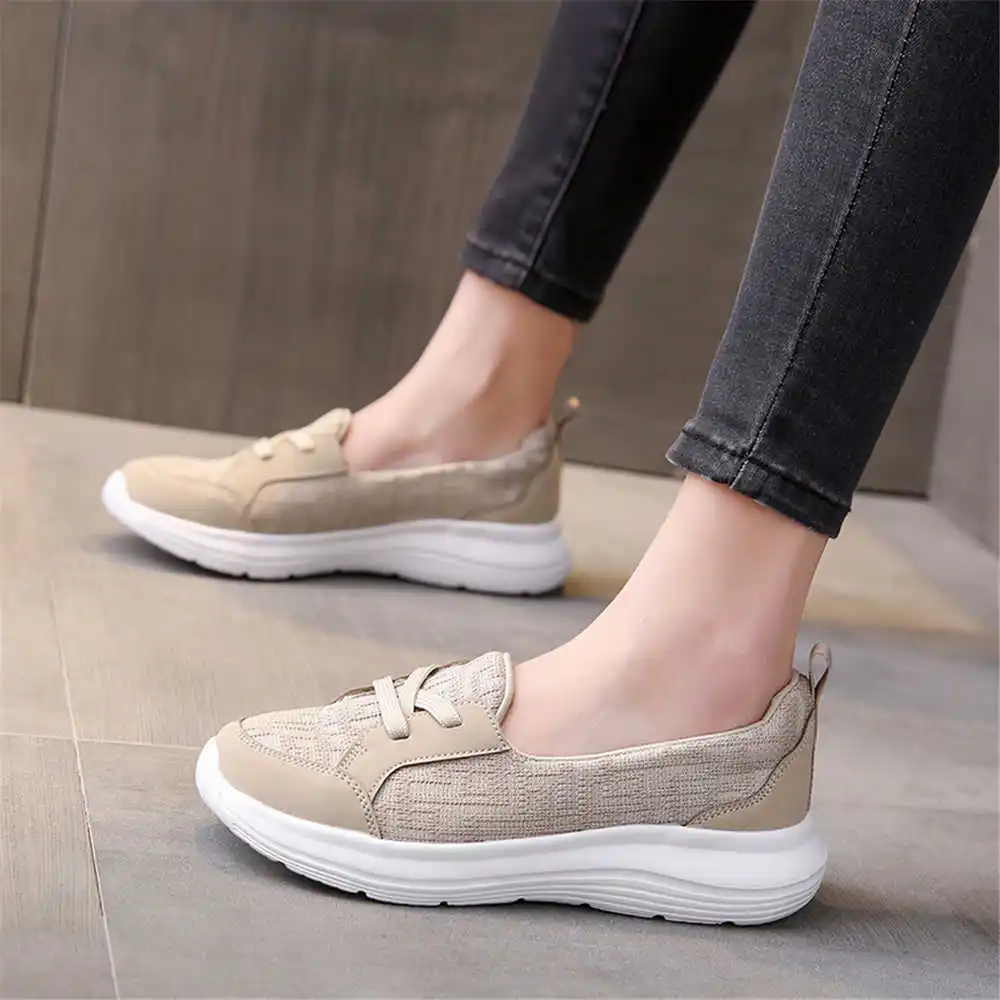 Розовая женская обувь очень бо – обзор и цена Kids Outdoor Netball Shoes