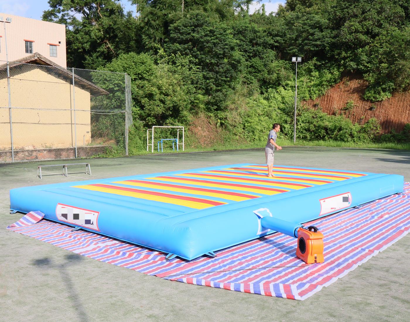 Надувная подушка для прыжков д – обзор и цена Kids Outdoor Gym
